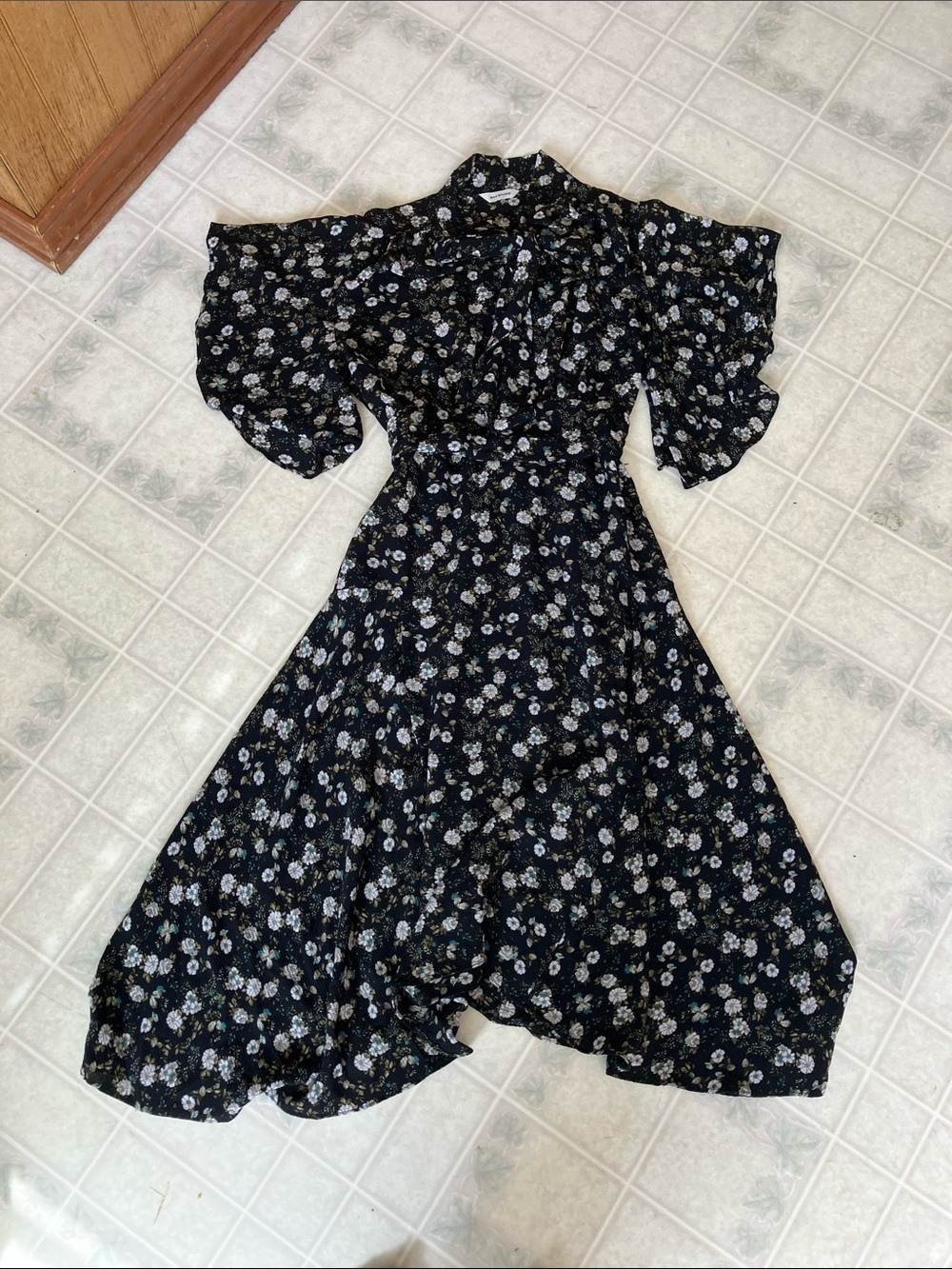 Max Studio Black Floral Midi Dress Ruffled Sleeves bow neck Cottagecore 8908C60